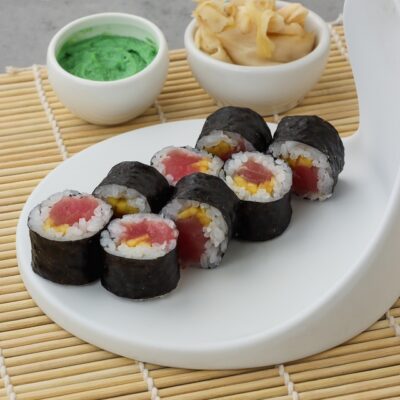 Tuna and mango maki